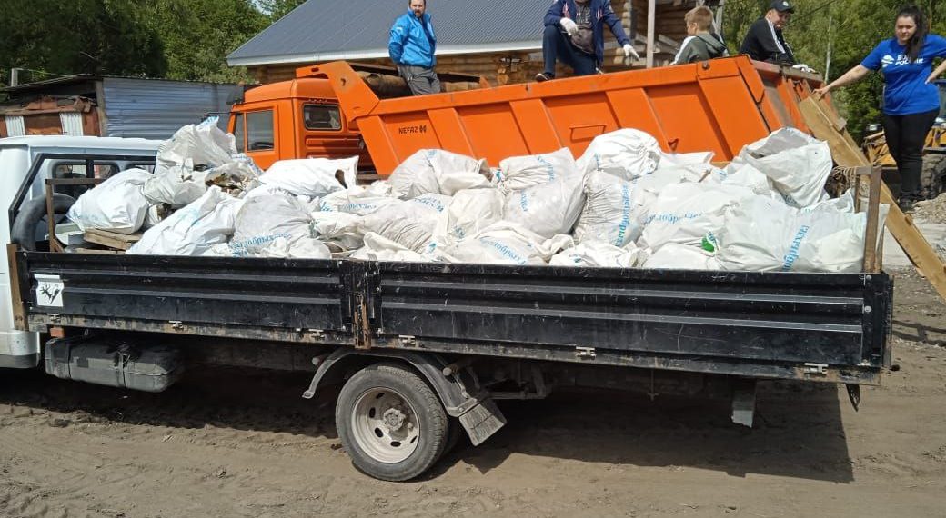 На субботнике 20 мая в Винновской роще собрали и вывезли 170 мешков мусора