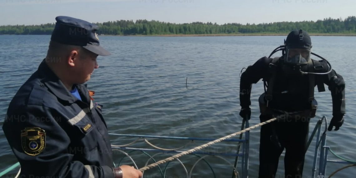 Ульяновские водолазы извлекают со дна водоёмов на пляжах опасные предметы