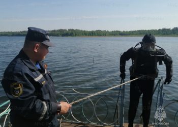 Ульяновские водолазы извлекают со дна водоёмов на пляжах опасные предметы