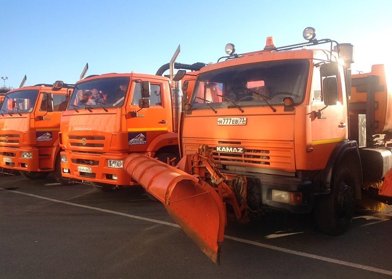 Дорожники Ульяновска начали готовить спецтехнику к предстоящей зиме