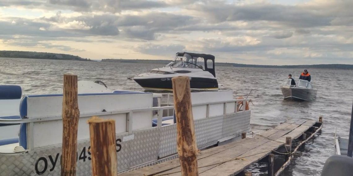 Ульяновские спасатели помогли попавшим в беду на Волге путешественникам