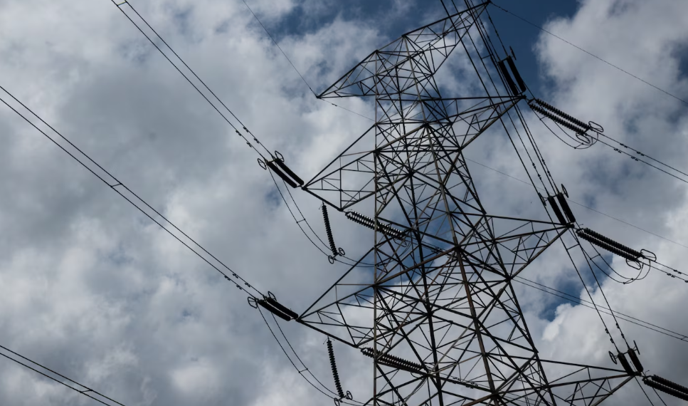 Неопытная женщина-водитель за рулём «Гранты» протаранила опору ЛЭП в Ульяновской области