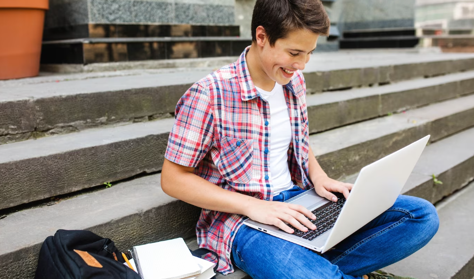 На портале Госуслуг абитуриенты могут подать заявление в восемь ульяновских вузов