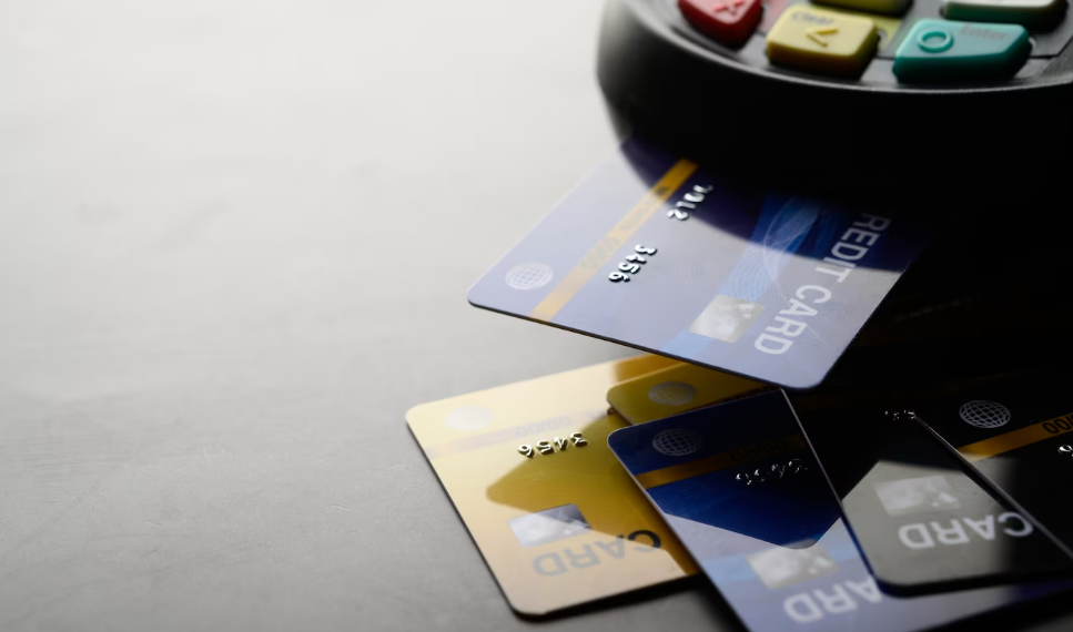 В 2023 году ульяновцы стали чаще платить с помощью карт, наличка постепенно уходит в прошлое