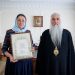 Митрополит Лонгин наградил архиерейской грамотой Нину Пелевину