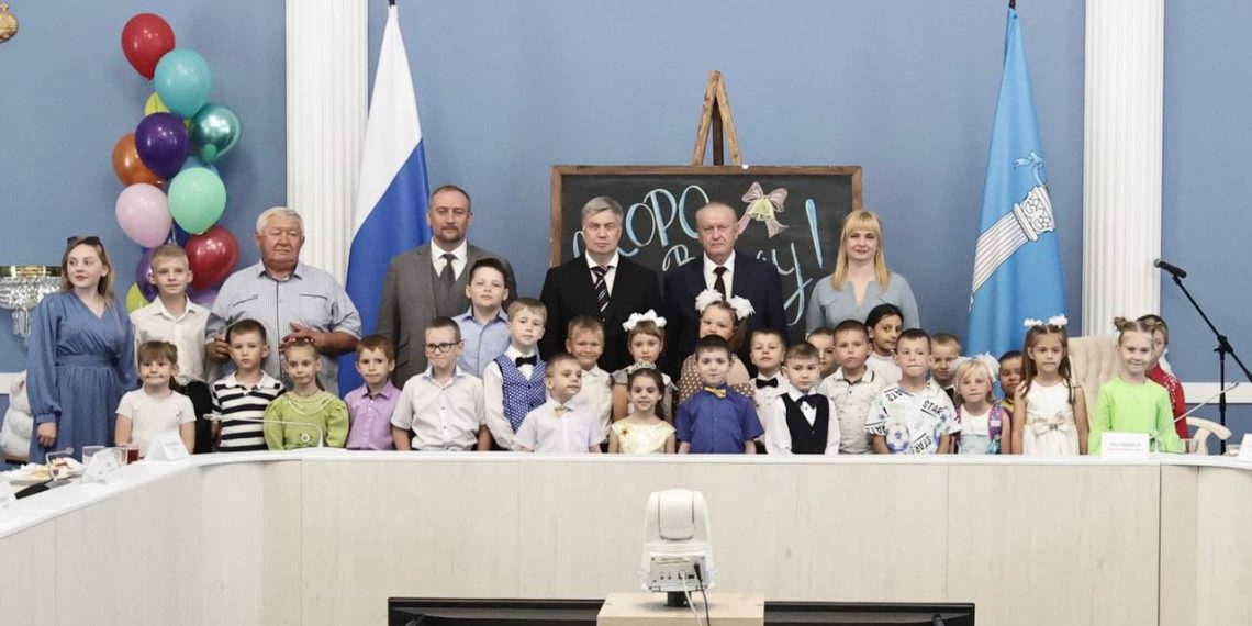 Ульяновский губернатор дал старт акции «Помоги собраться в школу»