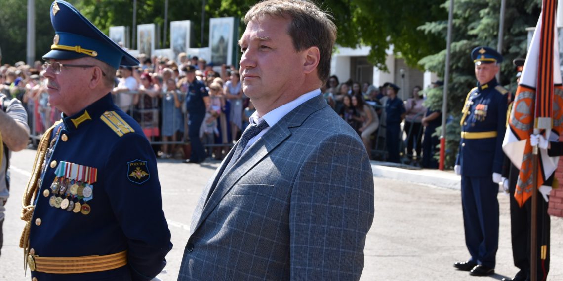 Ульяновский мэр побывал на выпуске в Суворовском училище