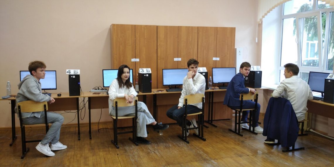 733 выпускника школ Ульяновска начали сдавать ЕГЭ по ИКТ и информатике