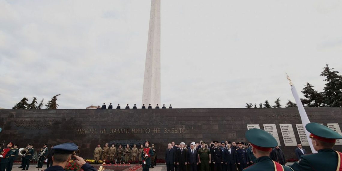Рано утром 22 июня на площади 30-летия Победы состоялся митинг-реквием и прошла акция «Свеча памяти»