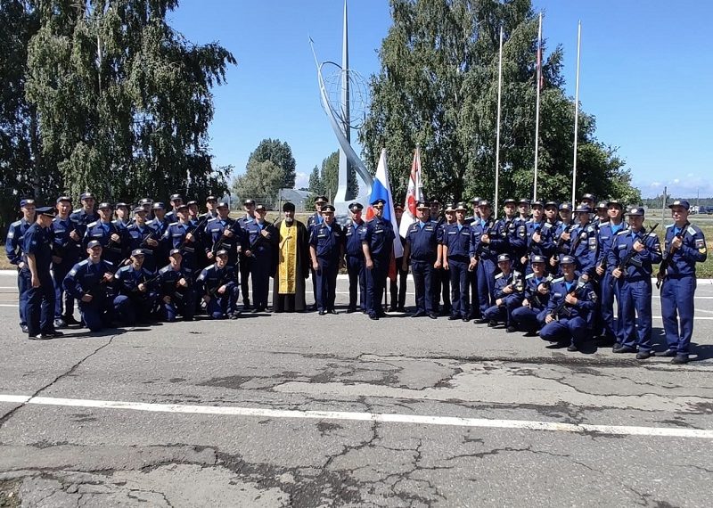 Священник поздравил курсантов УИ ГА с принятием присяги в аэропорту «Ульяновск-Восточный»