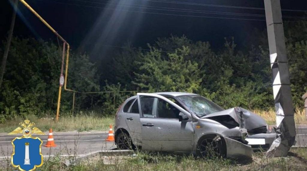 Пьяный водитель на «Калине» протаранил опору ЛЭП в Майнском районе, три человека – в больнице