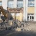 Разваливающийся вход в лицей УлГТУ снесли и начали строить новый