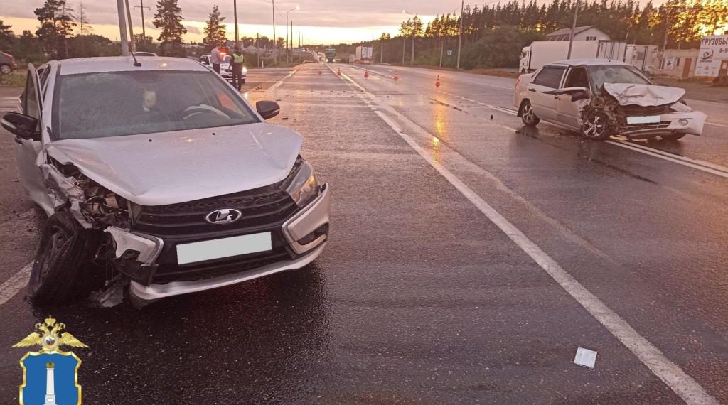 Четверо взрослых и полуторагодовалая девочка госпитализированы с места ДТП в Новоспасском районе