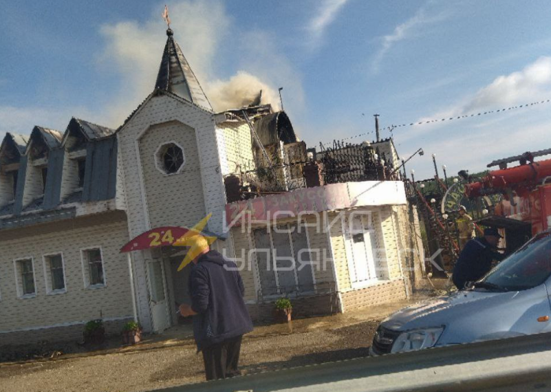 На трассе у Прислонихи под Ульяновском загорелось придорожное кафе