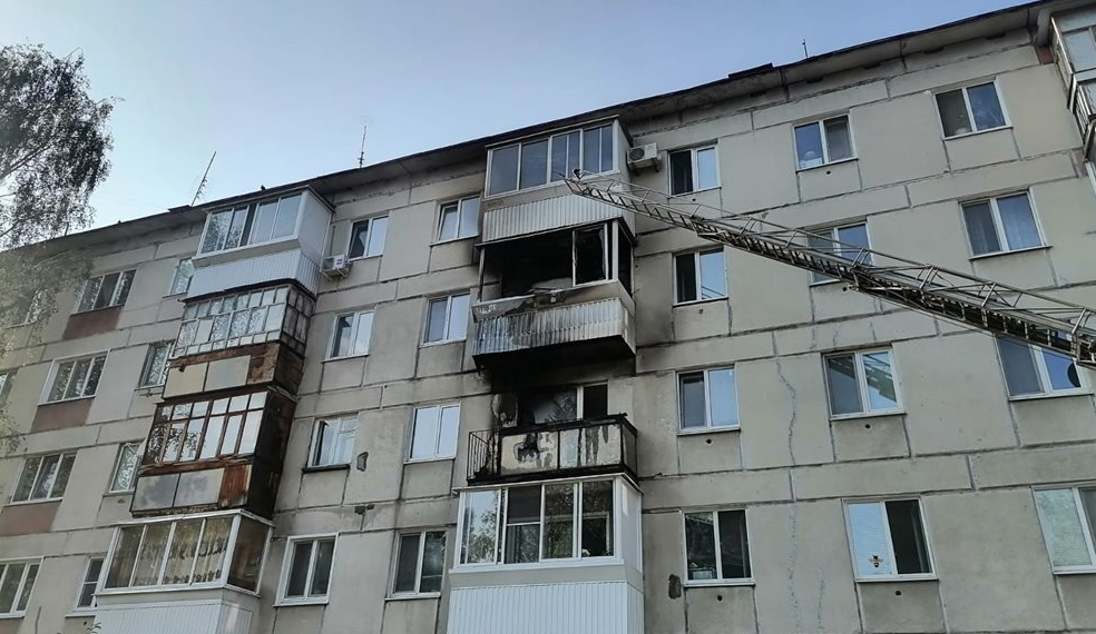 В димитровградской пятиэтажке сгорело два балкона
