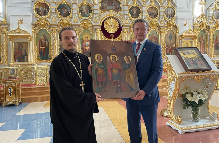 Ульяновский сенатор Сергей Рябухин передал в дар Симбирской епархии икону