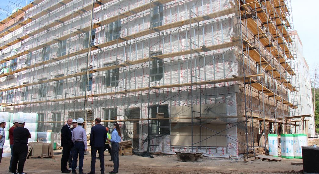 Ульяновский премьер проконтролировал строительство инфекционного корпуса областной детской больницы