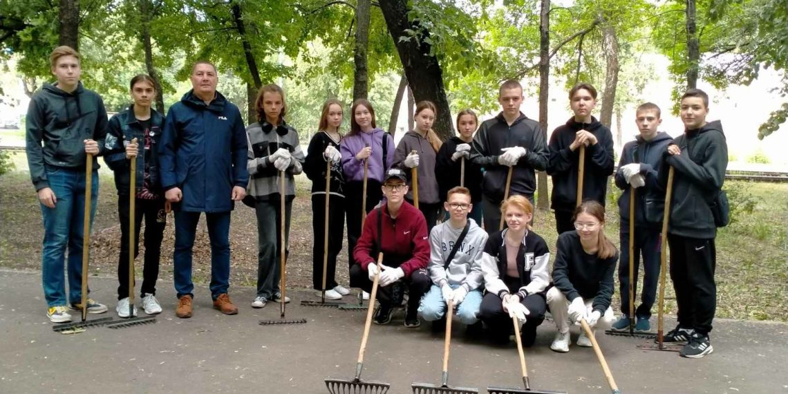 Почти полторы тысячи ульяновских школьников благоустраивали город в июне и получили за это деньги
