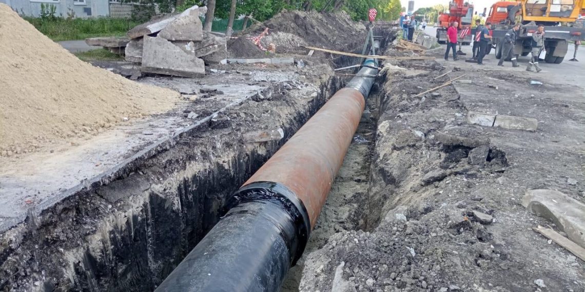 Новый магистральный коллектор в Киндяковке смонтировали на 35 процентов