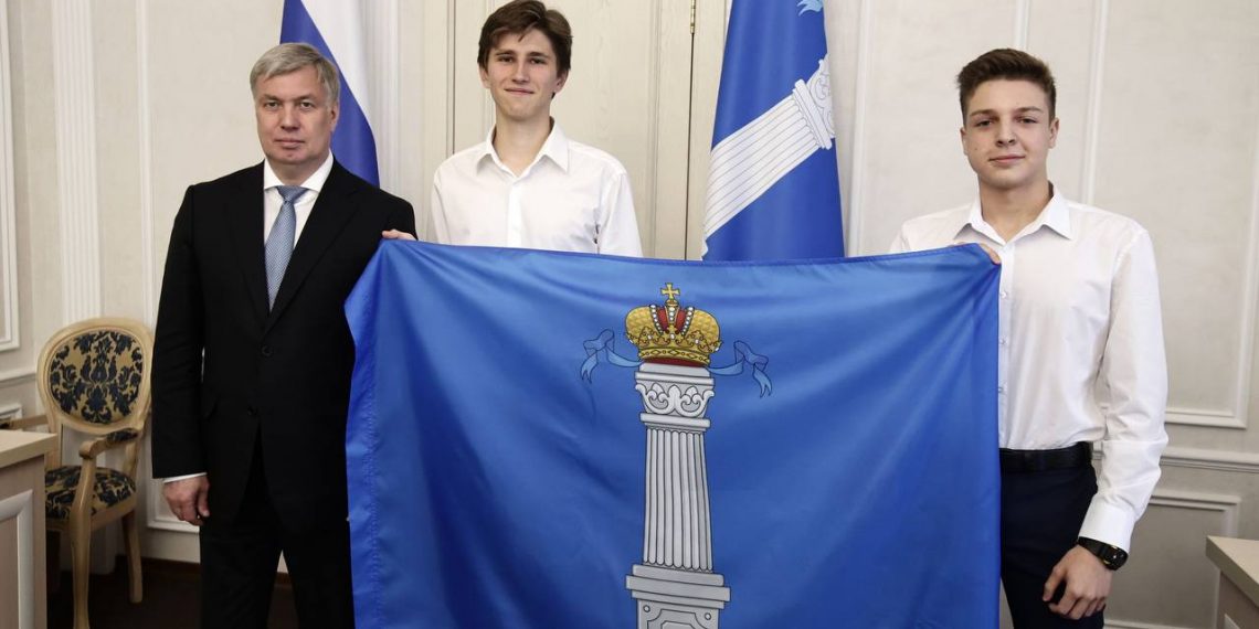 Русских проводил на Северный полюс двоих учеников ульяновской гимназии №1