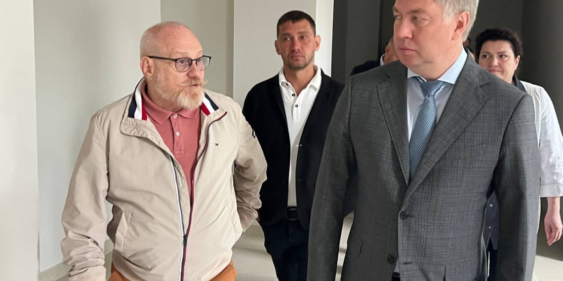 Русских осмотрел степень готовности ульяновского ТЮЗа