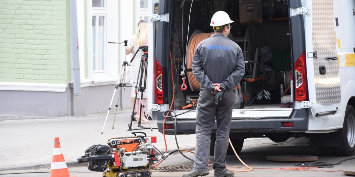 Робот обследует теплосети на улице Федерации в Ульяновске