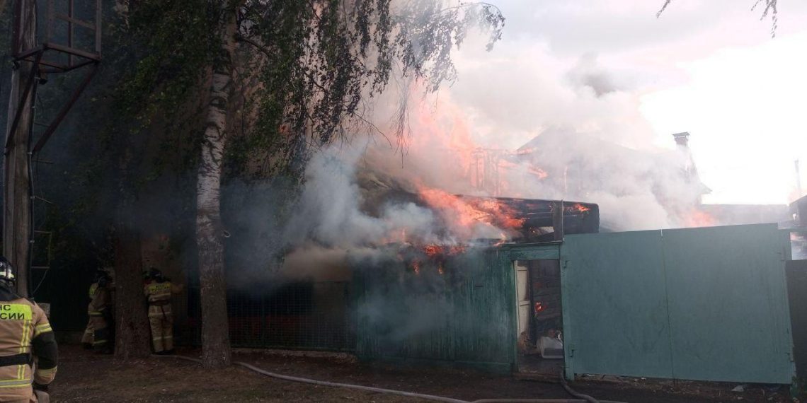 Пожар на Розы Люксембург в Ульяновске тушили 62 человека