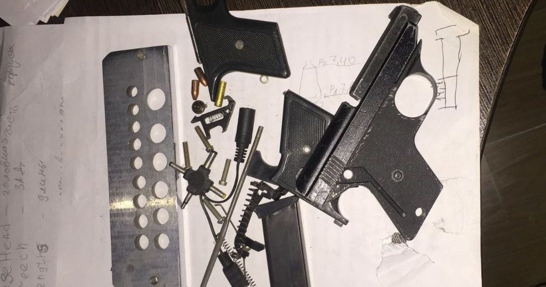 Огнестрельное оружие и боеприпасы силовики нашли в гаражах у рецидивиста из Димитровграда