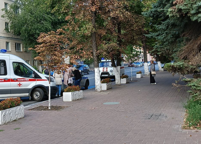 Утром 30 августа возле здания УМВД в Ульяновске иномарка сбила женщину