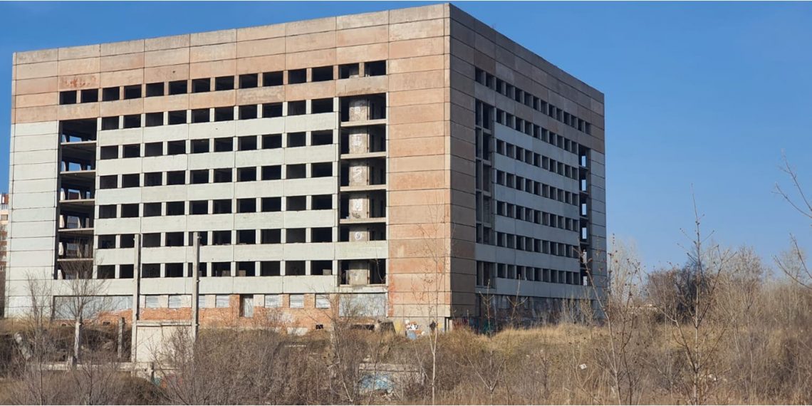 В Заволжском районе Ульяновска начали сносить недострой на Сурова