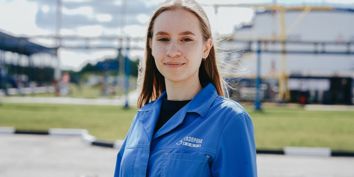 Техник-лаборант из Ульяновска стала одной из лучших заправщиц самолётов в России