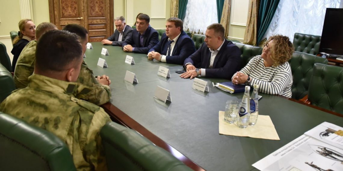 Глава Ульяновска Александр Болдакин встретился с добровольцами батальона «Свияга»