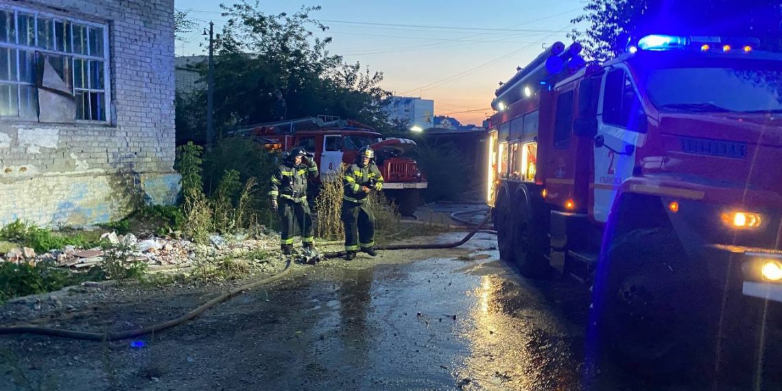 В Ульяновске загорелось неэксплуатируемое здание на Хлебозаводской