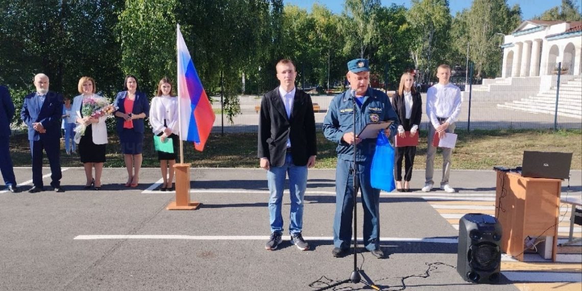 На линейках 1 сентября юные ульяновские герои получили награды от МЧС