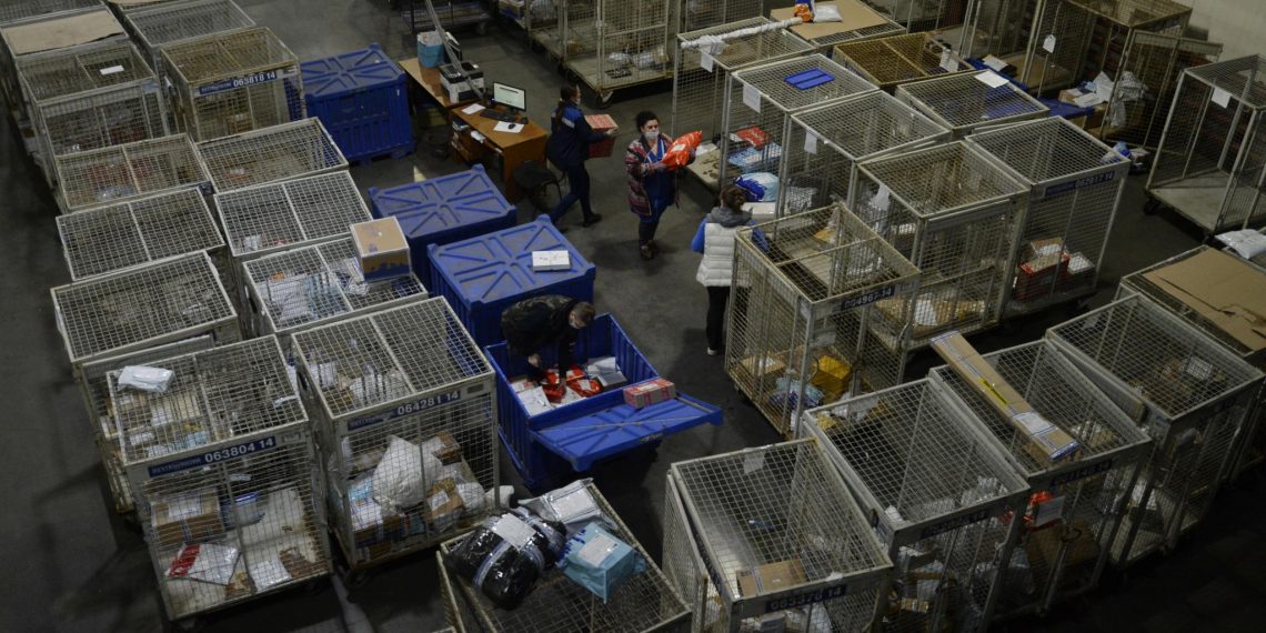 Тракторные запчасти, тахту и мотоцикл получили жители Ульяновской области в почтовых посылках