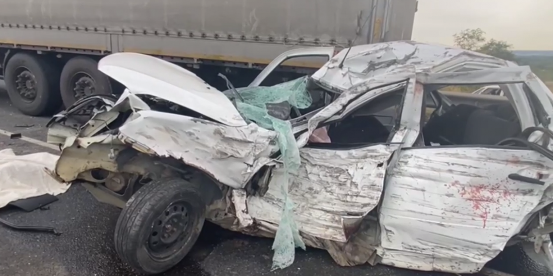 В аварии с фурами и «Грантой» под Ульяновском погибли два человека