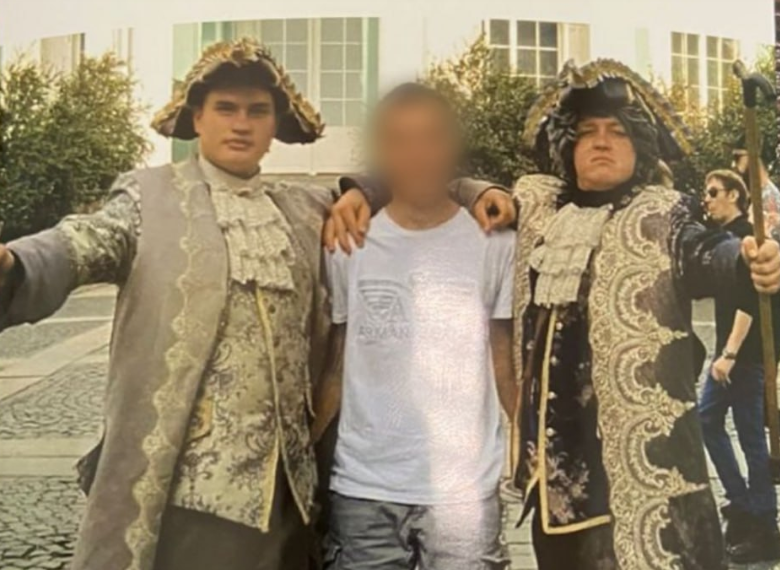 Ульяновца кинул на деньги «исторический персонаж» возле Зимнего дворца в Питере