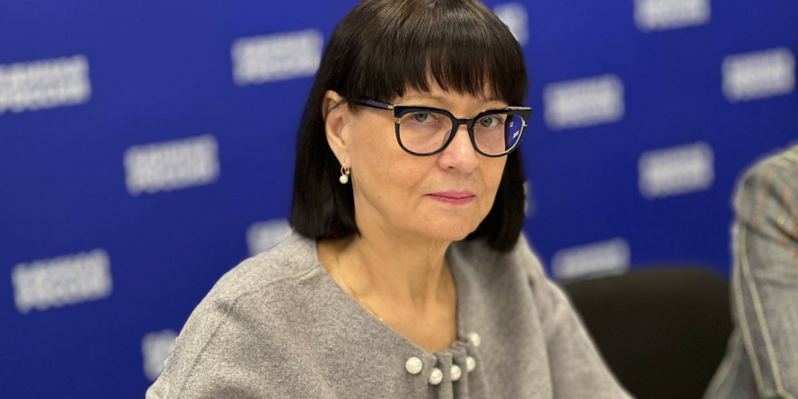 Жители Карлинского пожаловались Беспаловой на автобус и темноту