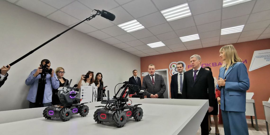 1 сентября в ульяновской гимназии №6 встретили губернатора и открыли «Кванториум»