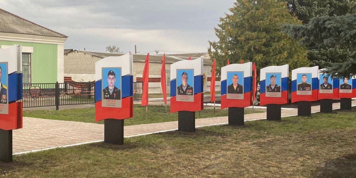 Аллею Славы Героев СВО открыли в райцентре Вешкайма Ульяновской области