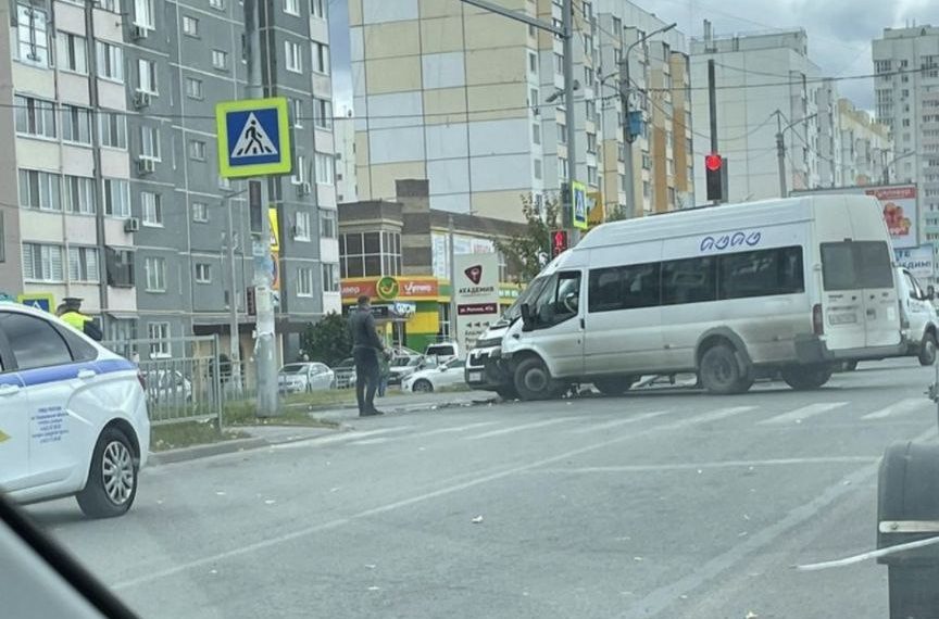 Три маршрутки попали в ДТП на улице Репина в Ульяновске 11 сентября