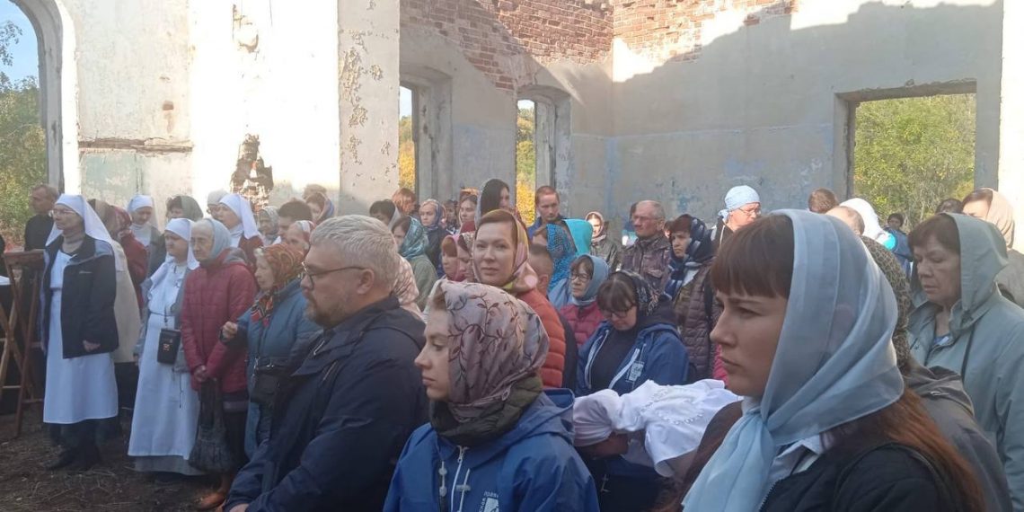 В полуразрушенном ульяновском храме впервые за 100 лет прошла божественная литургия