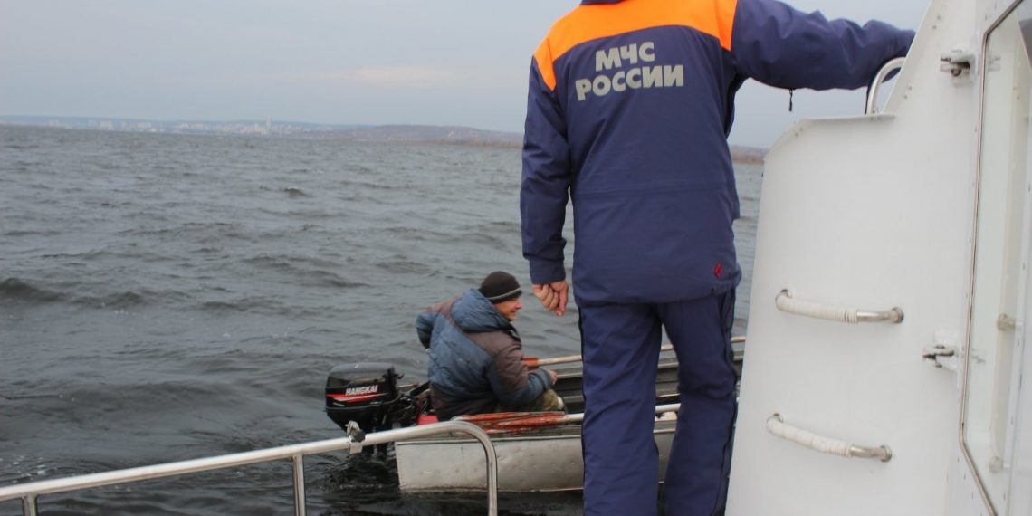 Ульяновский рыбак на лодке потерпел бедствие в районе Пальцинского острова