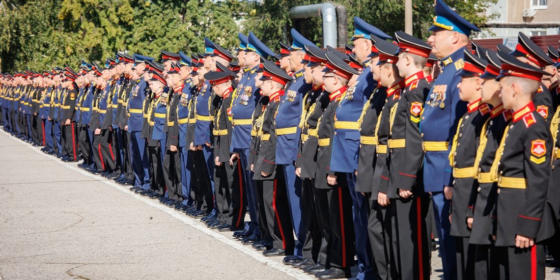 Ульяновским суворовцам-первокурсникам вручили гвардейские знаки и удостоверения
