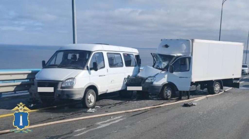 Две ГАЗели не поделили Президентский мост в Ульяновске