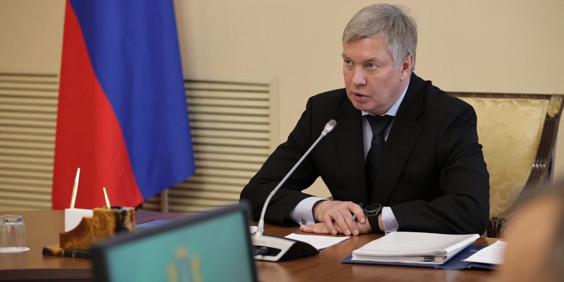 Губернатор поздравил ульяновцев с днём ВЛКСМ при помощи исторических фотографий