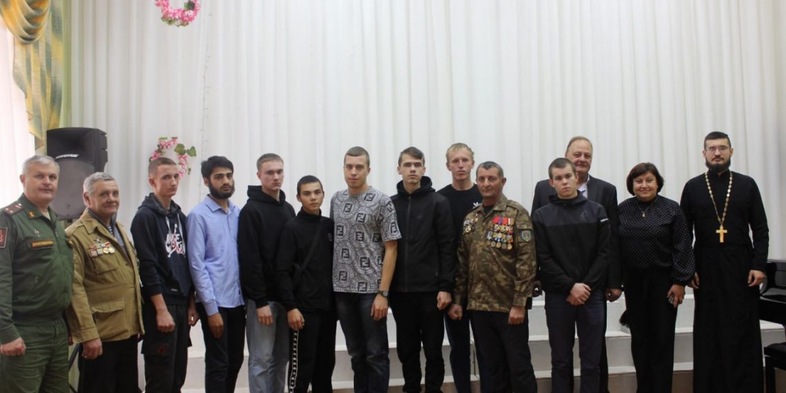 В Майнской детской школе искусств провели мероприятия, посвященные Дню призывника