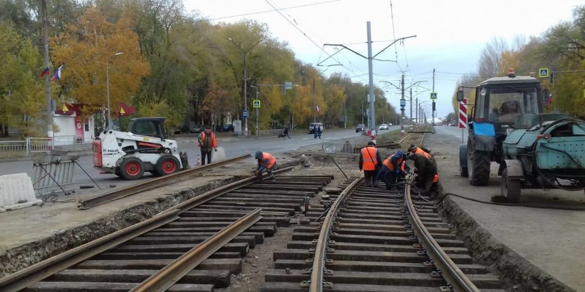 На улице Октябрьской в Ульяновске идет ремонт рельсов