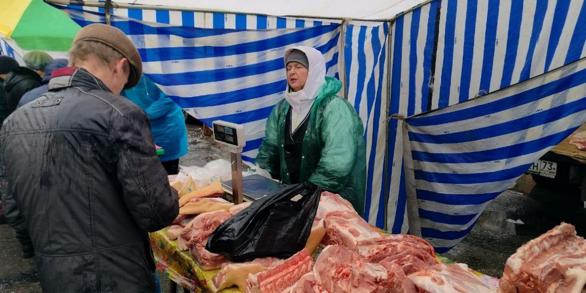 Непогода не мешает ярмарке в Засвияжье