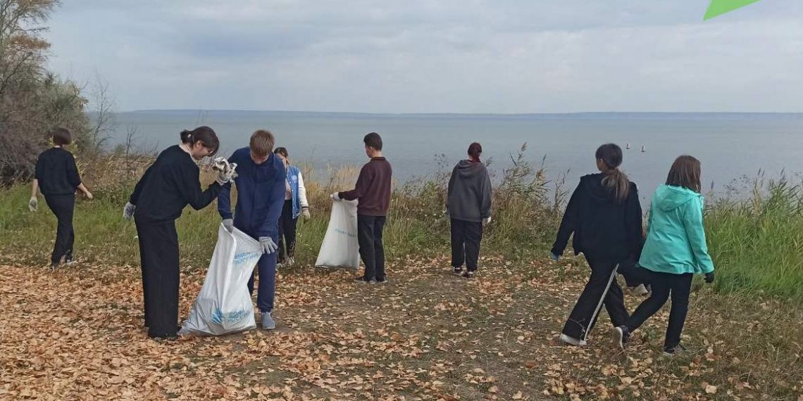 В Новоульяновске очистили полтора километра береговой линии Волги